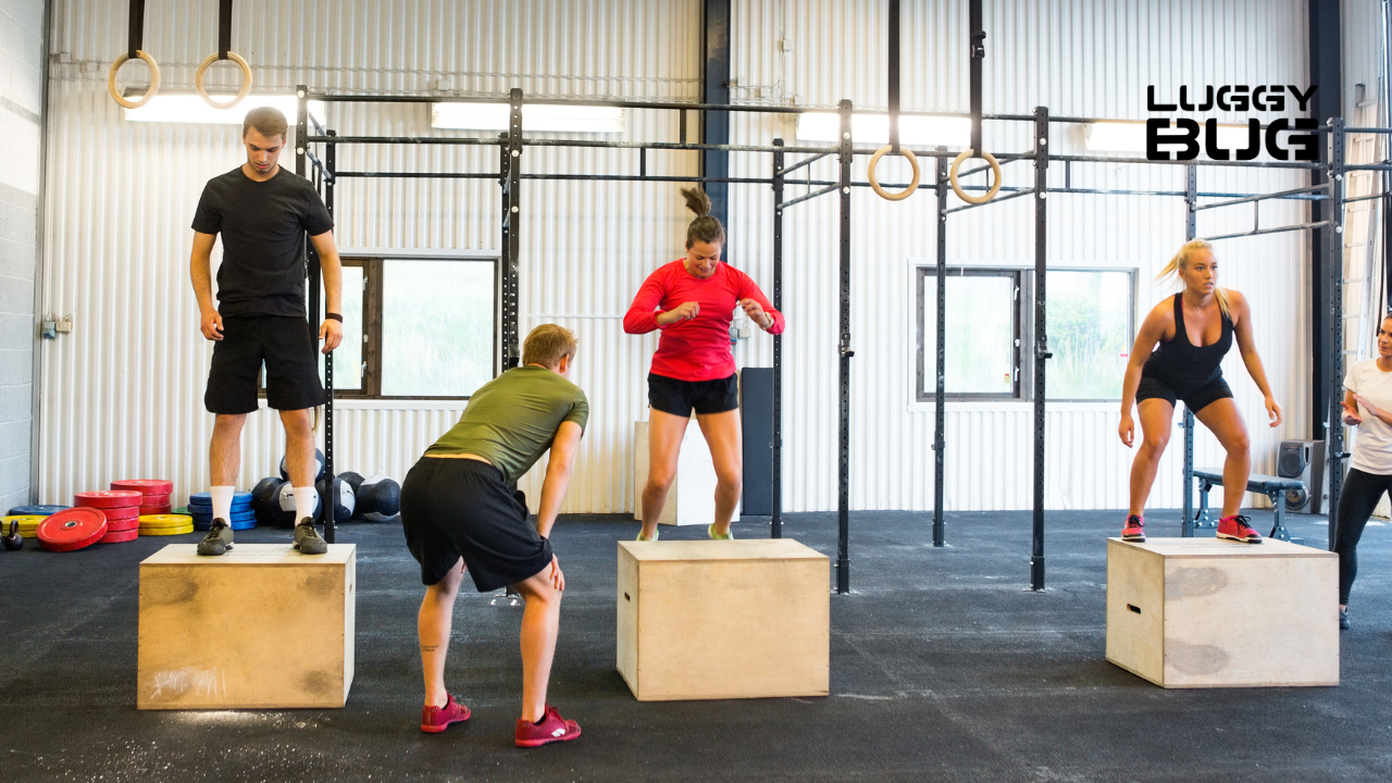 Atletas de CrossFit executando exercícios em AMRAP com foco e velocidade